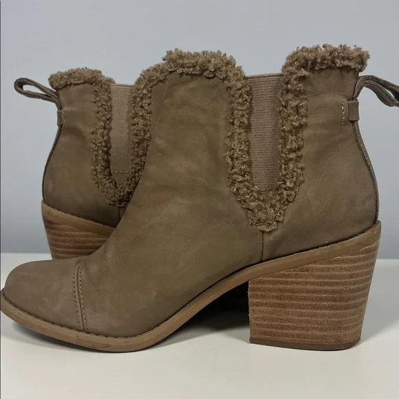 Toms Women's Brown Tan Heeled Ankle Boots with Faux Fur Trim Size 9 - Picture 6 of 9